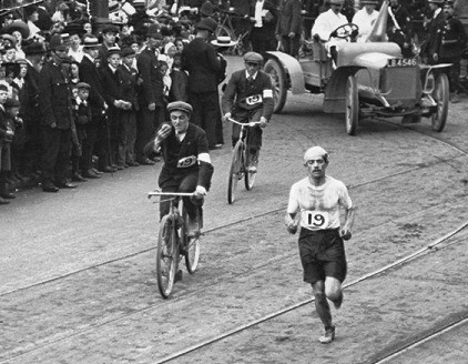 Pietri durante la carrera por las calles de Londrs