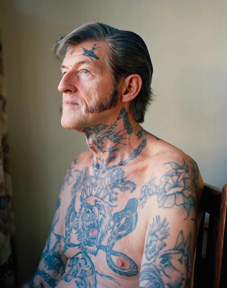 Esas patillas lo hacen todo mejor, la verdad